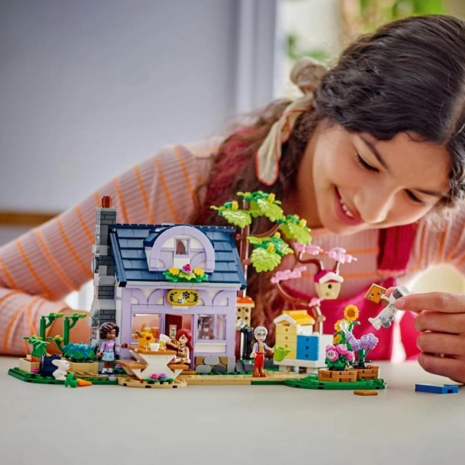 Casa degli apicoltori e giardino fiorito di LEGO Friends