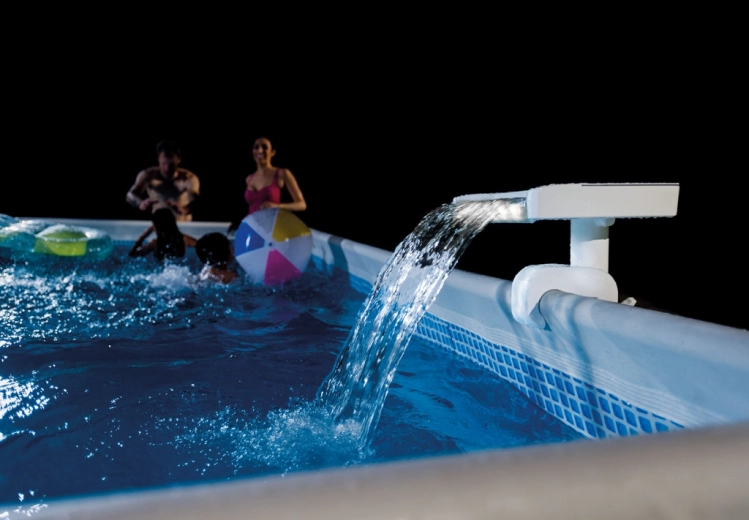 Installazione semplice sul bordo della piscina