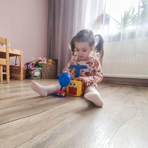 Auto aerodinamico con lanciatore e palloncini