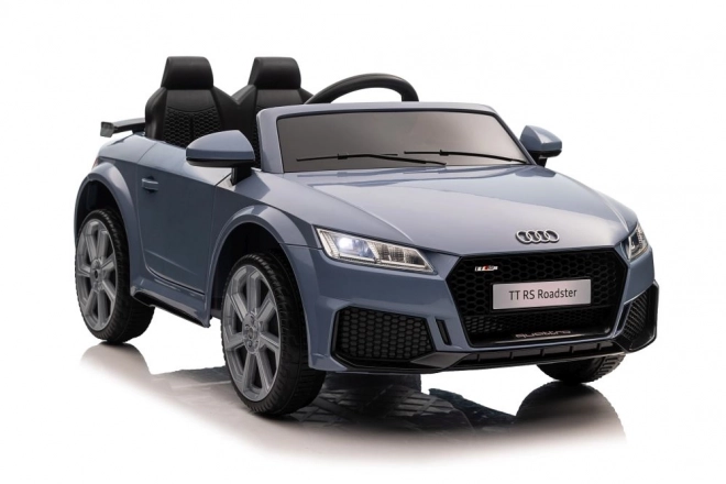 Auto elettrico Audi TT RS blu chiaro