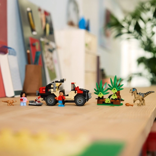Set di costruzione LEGO Jurassic World: Fuga con il fuoristrada dal velociraptor