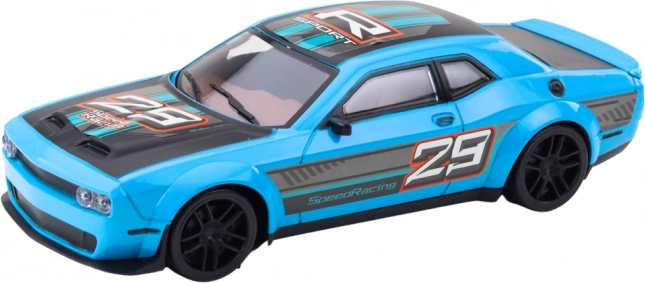 Auto sportivo con trazione posteriore blu