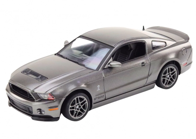 Auto Ford Shelby GT500 in scala 1:24 con motore argento