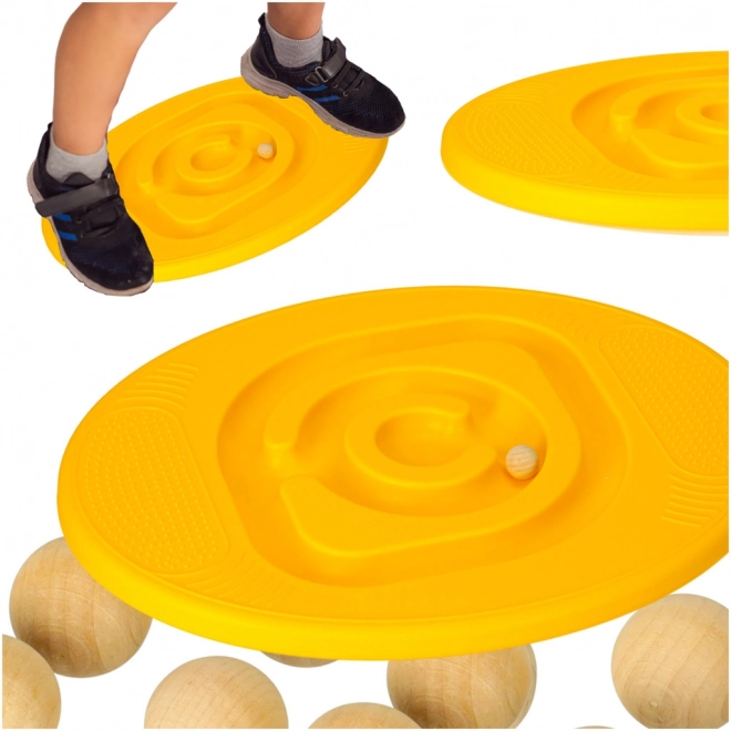 Tavola da equilibrio gialla con labirinto per bambini