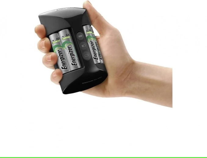 Ricarica comoda fino a quattro batterie AA