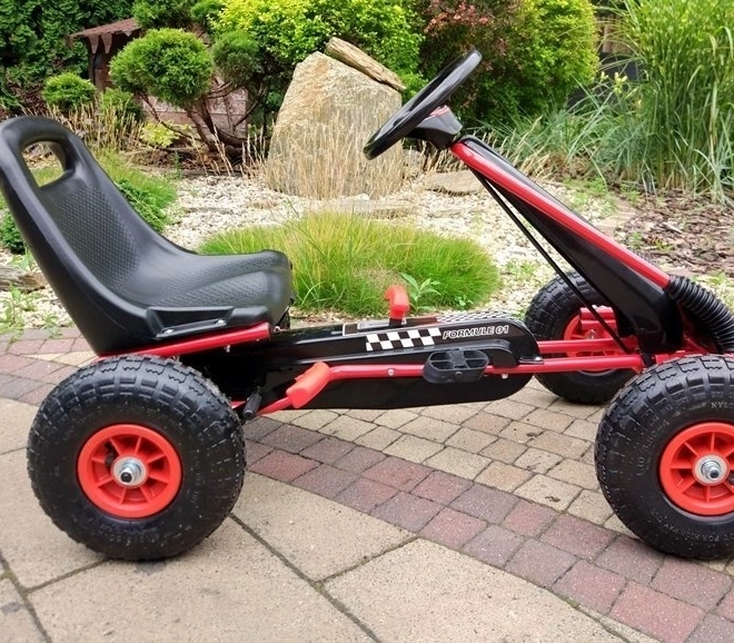 Kart a pedali + Pneumatici gonfiabili + Sedile regolabile – Rossa