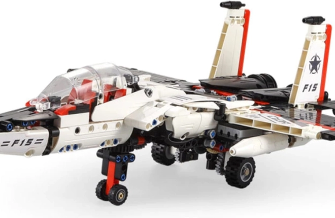 Due modelli in una scatola: robot e caccia F15