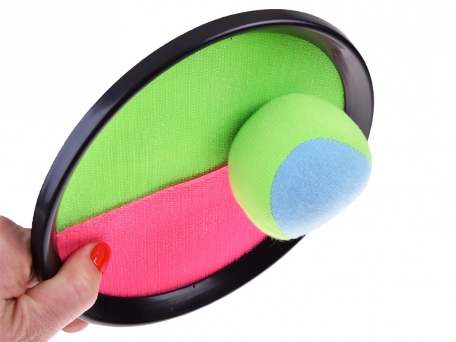 Gioco con racchette e palline di velcro