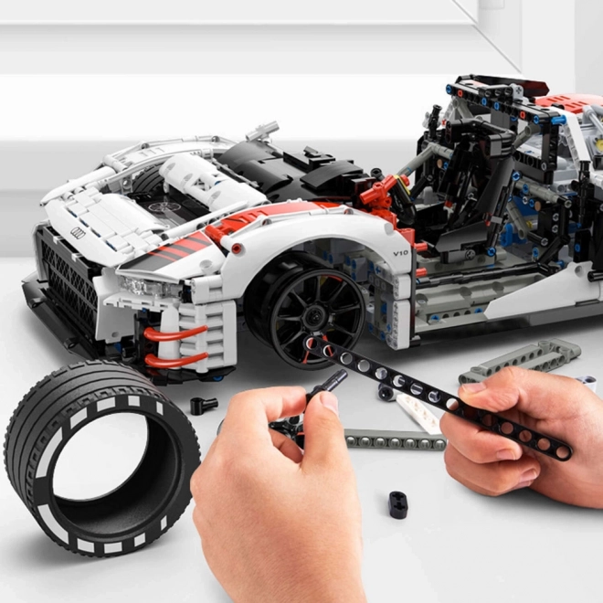 Kit RC Auto Audi R8 1:8 di Rastar con 3322 Pezzi