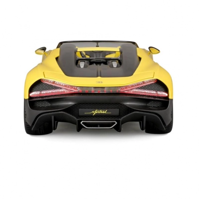 Modello di auto Bugatti Mistral in scala 1:18 - Giallo