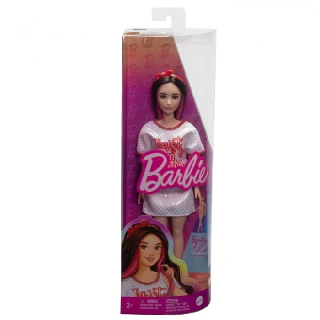 Barbie modella in abito bianco lucido