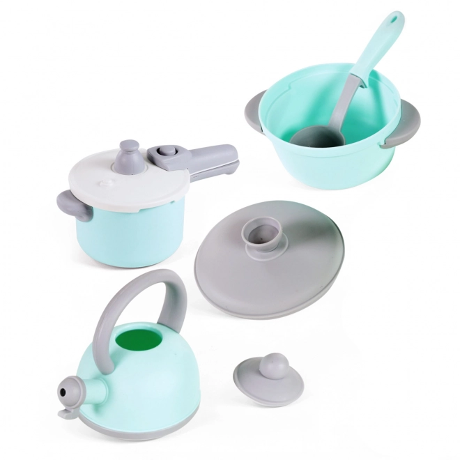 Set da cucina con stoviglie