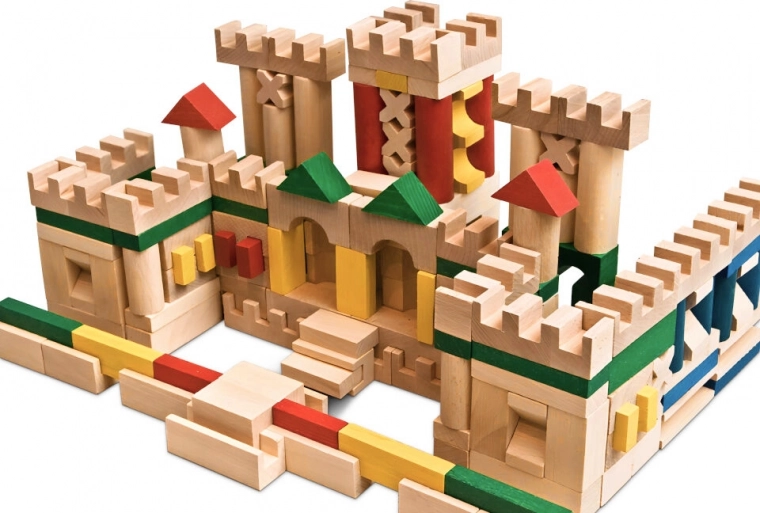 210 pezzi in 4 colori per un gioco senza limiti