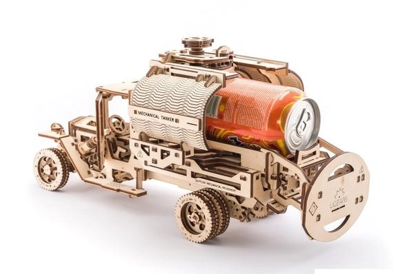 Modello meccanico camion cisterna UGEARS 3D