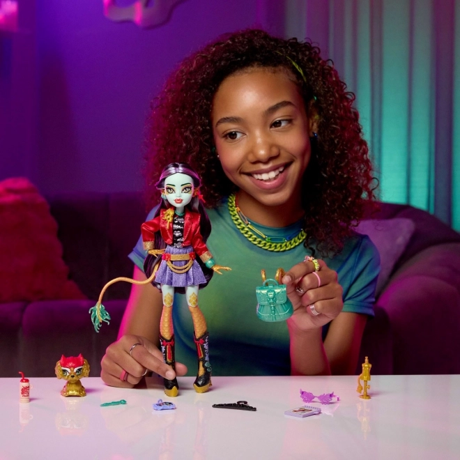 Bambola Monster High Jinafire Long con animaletto