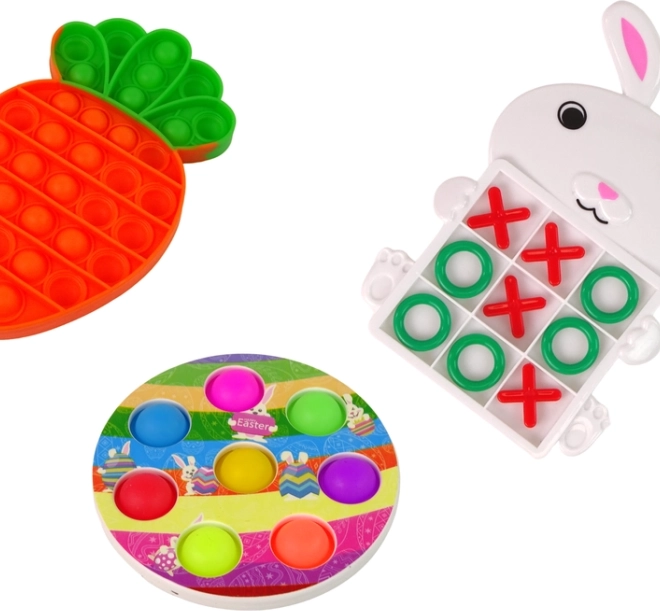 Divertimento sensoriale con pop it e elementi tattili