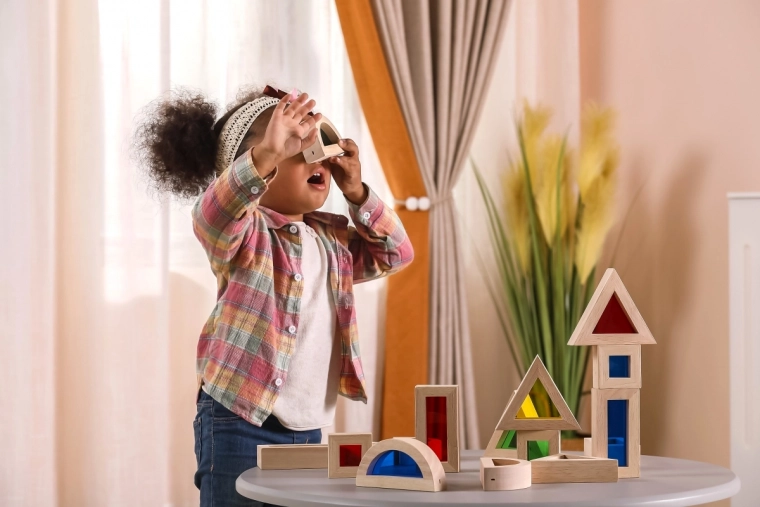 Lavorazione in legno sicura per le mani dei più piccoli