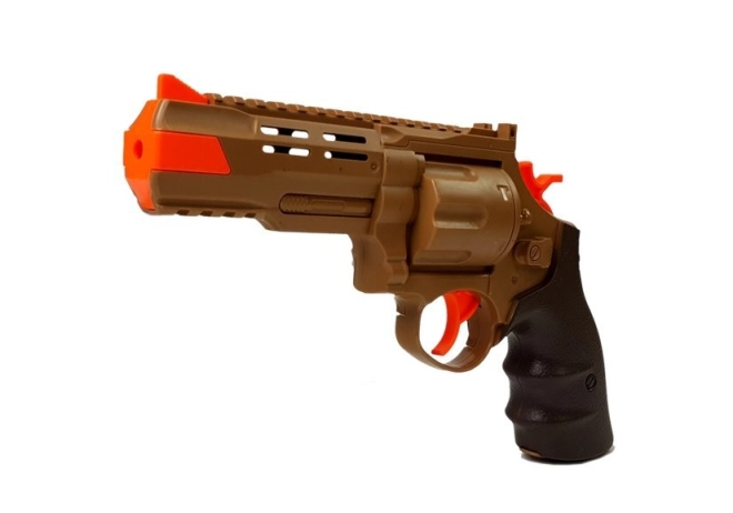 Duello con pistola: reagisce ai colpi