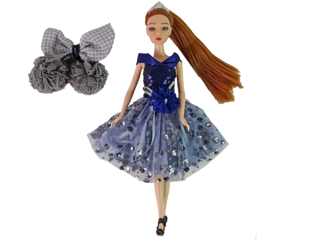 Look scintillante e tiara per uno stile regale