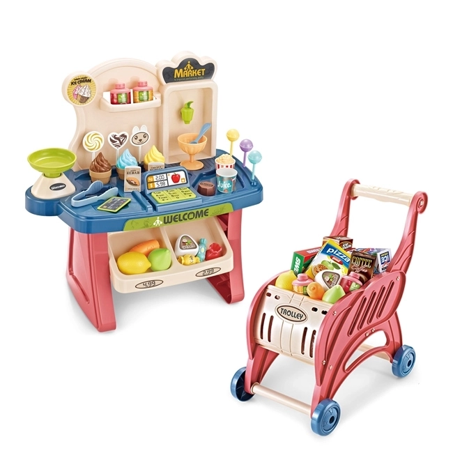 Supermercato con carrello della spesa per bambini