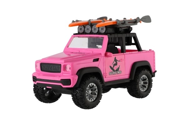 Auto fuoristrada con surfs rosa