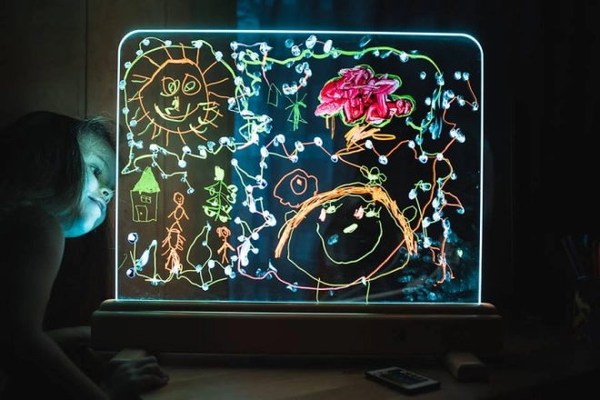 16 colori, 4 modalità e regolazione della luminosità