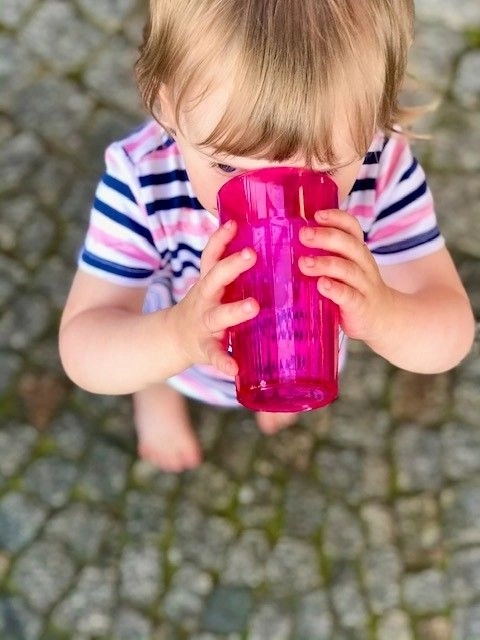 Tazza da allenamento infrangibile rosa per bambini