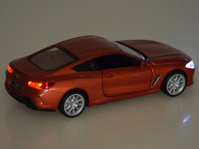 Modello Auto Metallica 1:35 BMW M850i Coupé con Luci e Suoni