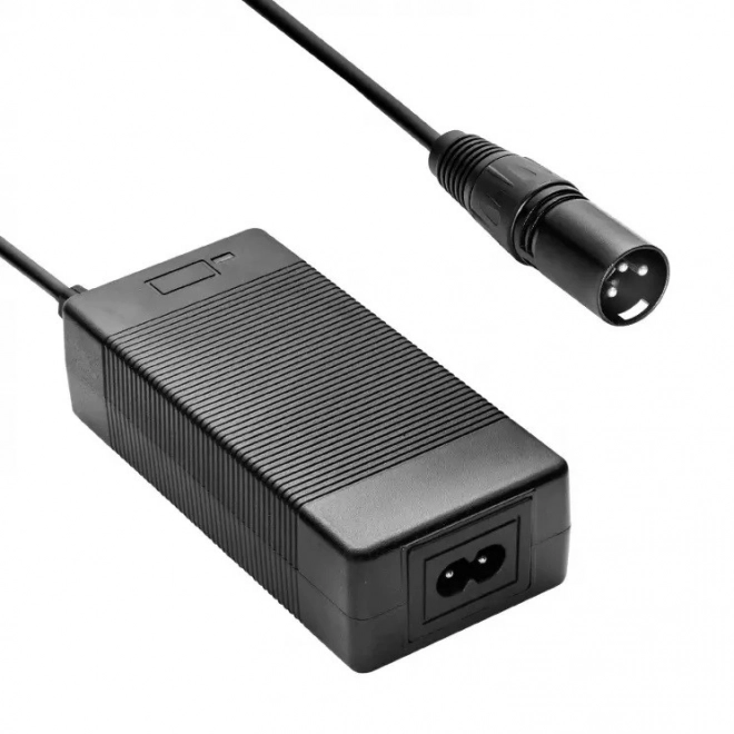 Caricatore per veicoli elettrici con connettore XLR