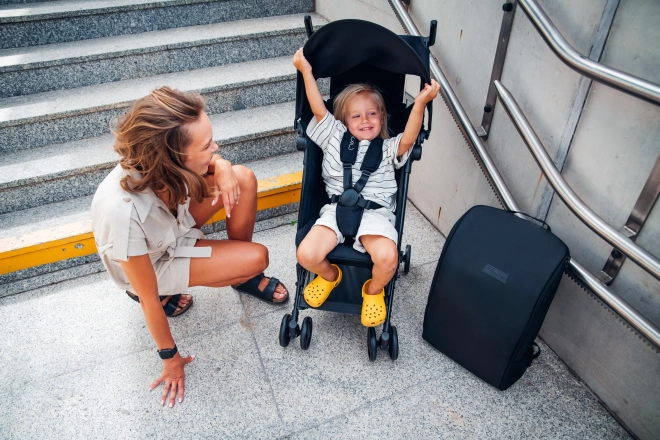 Passeggino da viaggio con zaino nero 2023