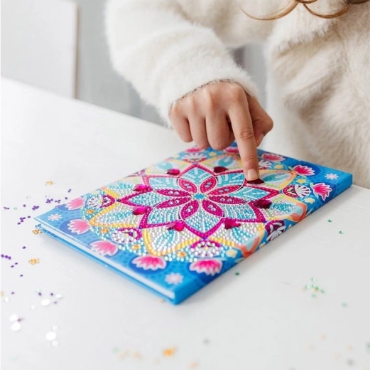 Mandala brillante su copertina rigida