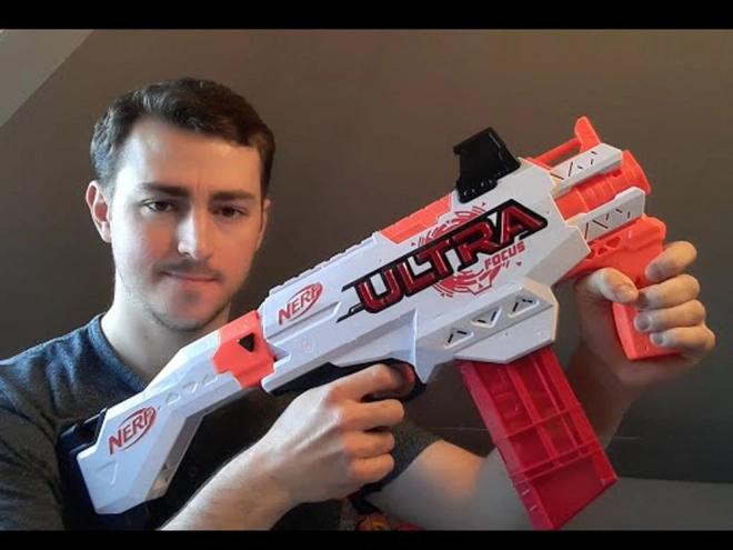 Pistola Nerf Ultra Focus con munizioni in schiuma