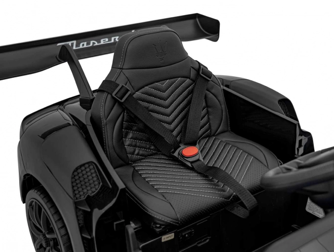 Maserati MC20 GT2 veicolo nero
