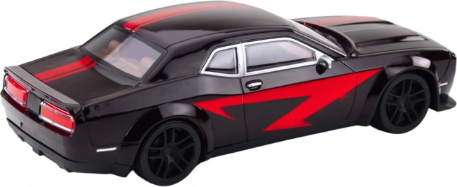 Auto sportivo con motore meccanico nero-rosso