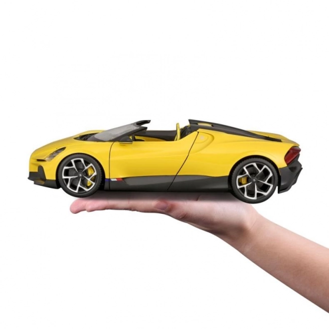 Modello di auto Bugatti Mistral in scala 1:18 - Giallo