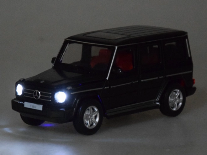 Auto sportivo Mercedes-Benz G350d in scala 1:32