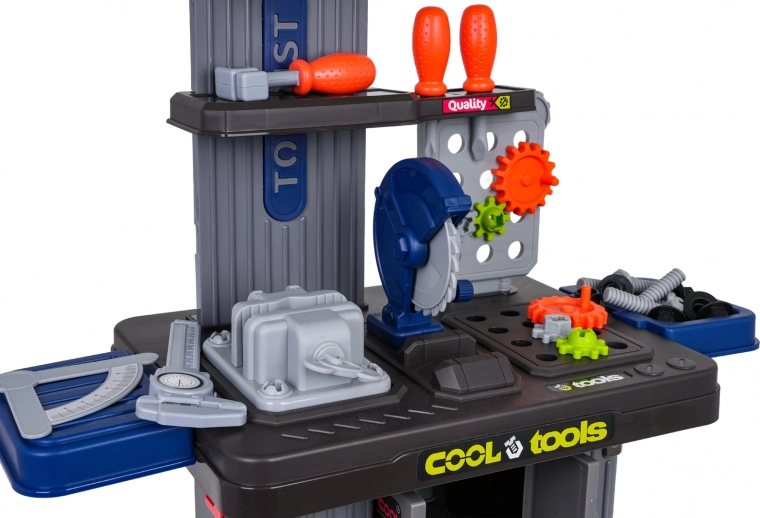 Officina realistica con utensili