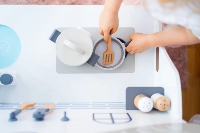 Cucina in legno grigia con luce e accessori per bambini