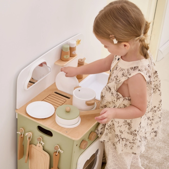 Cucina in legno con accessori