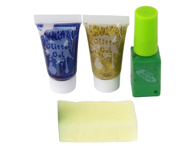 Effetti scintillanti e nail art in uno