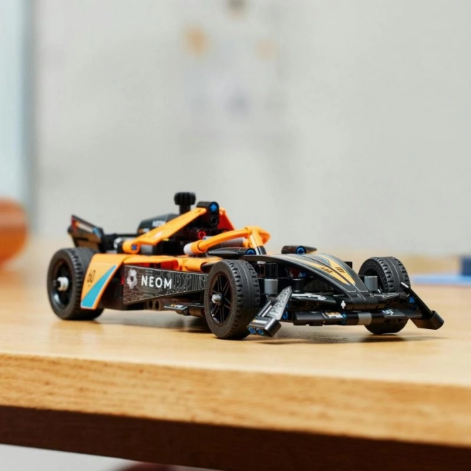 Auto da corsa NEOM McLaren Formula E LEGO® Technic