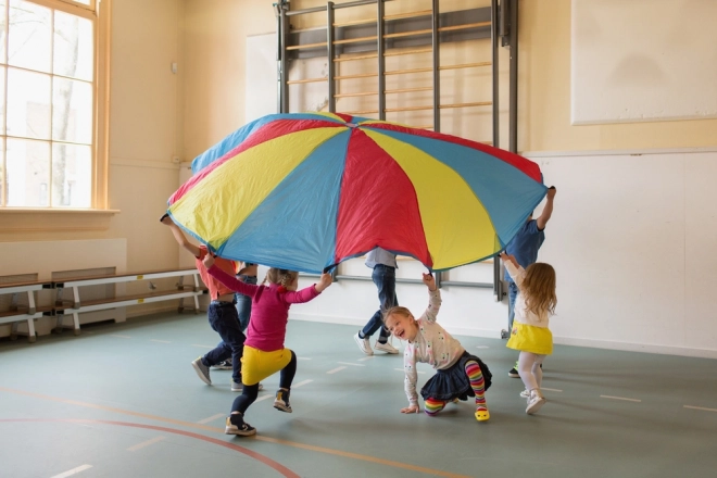 Paracadute Motorio con Palline per Bambini