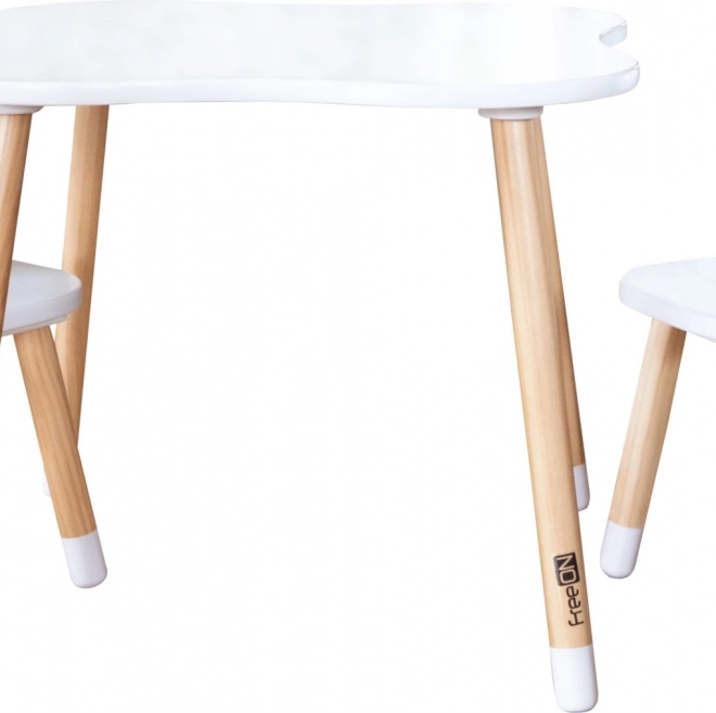 Design giocoso con orsetto che diverte i bambini