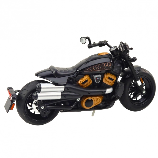 Moto chopper nero con dettagli dorati 1:12