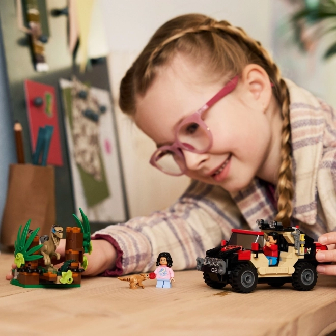 Set di costruzione LEGO Jurassic World: Fuga con il fuoristrada dal velociraptor