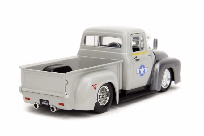 Camioncino Ford 1956 1:24 di Street Fighter di Jada Toys