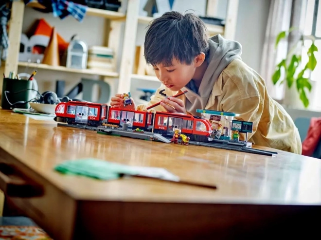 Tram cittadino con stazione LEGO City