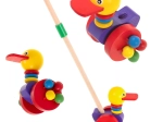 Anatra di legno su bastone per bambini