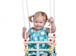 Altalena in legno colorata per bambini