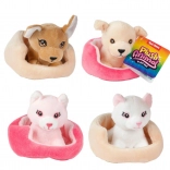 Animaletto di peluche nel lettino per bambini